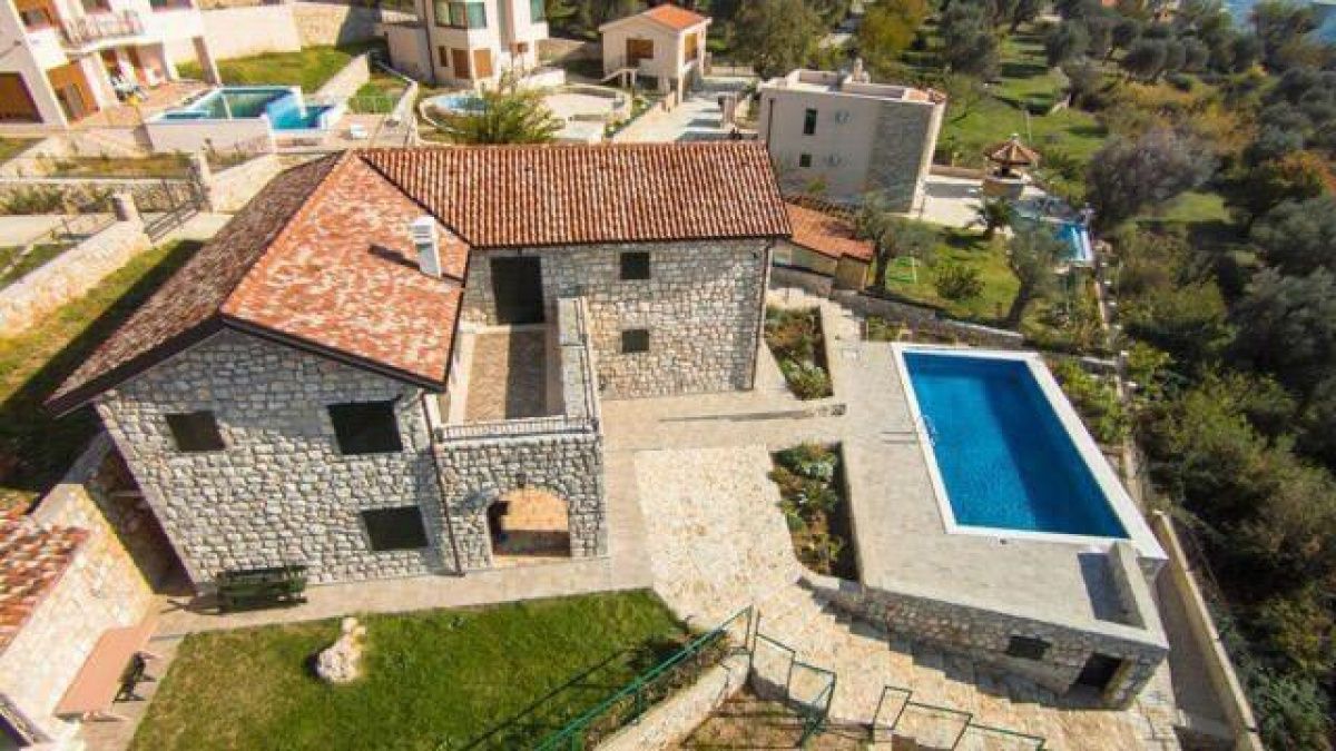 Haus in Susanj, Montenegro, 300 m² - Foto 1