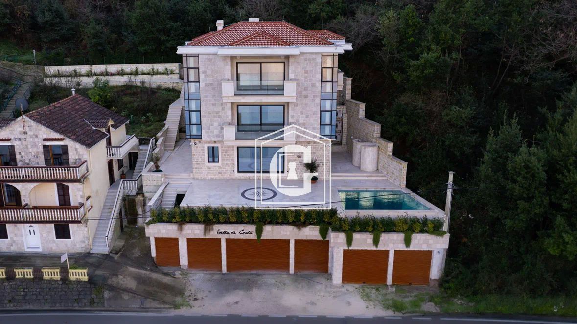 Villa in Kotor, Montenegro, 572 m² - Foto 1