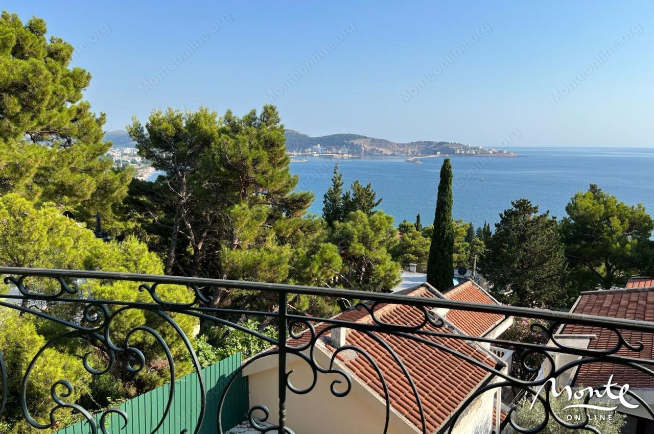 Villa in Bar, Montenegro, 200 m² - Foto 1
