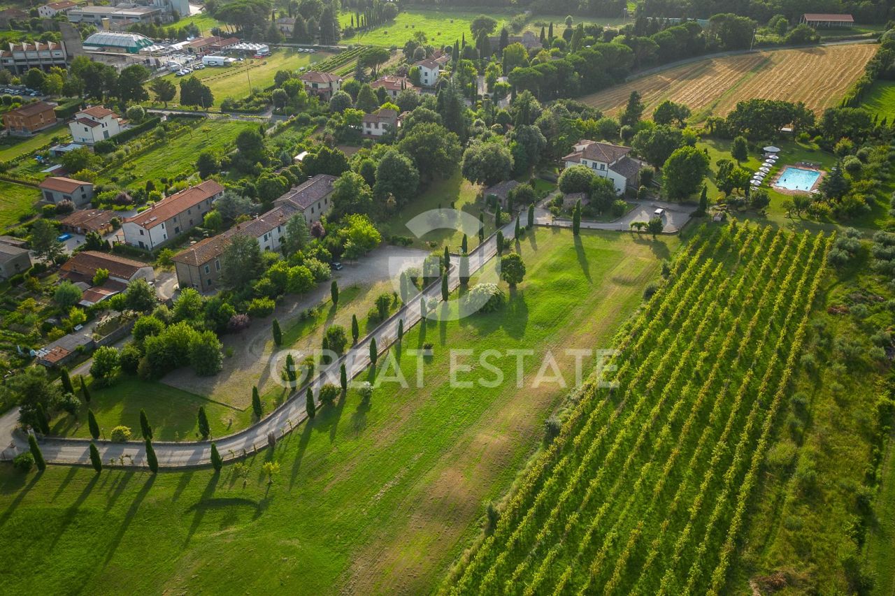 Casa en Cortona, Italia, 944 m² - imagen 17