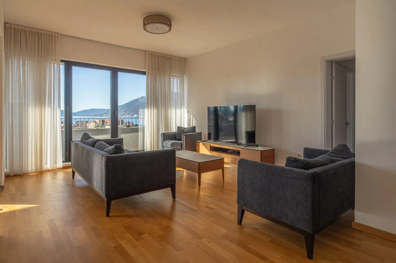 Penthouse in Tivat, Montenegro, 129 m² - picture 1