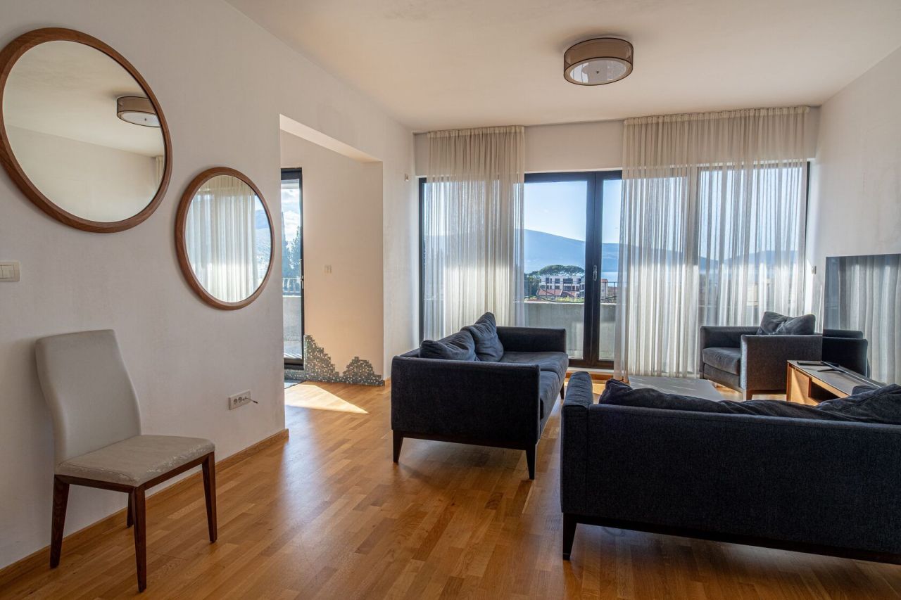 Flat in Tivat, Montenegro, 129 m² - picture 1