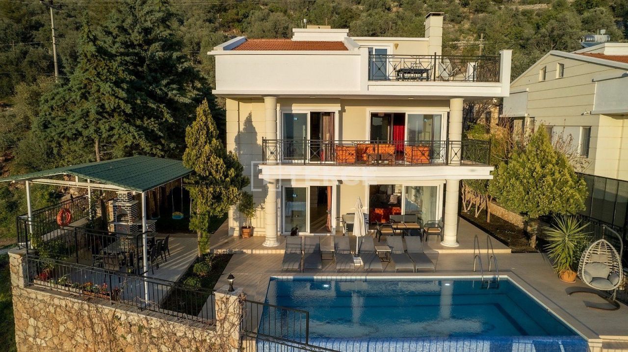 Villa à Kalkan, Turquie, 300 m² - image 1