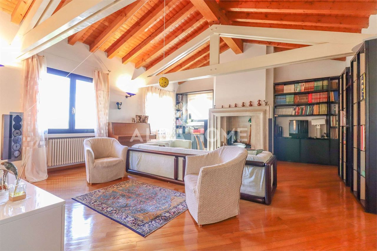 Villa Via Europa, Italie, 500 m² - image 8