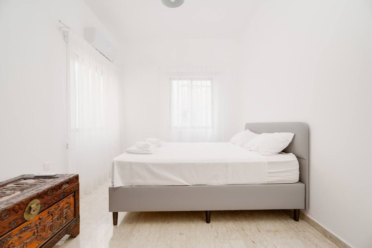 Flat on Finikoudes Beach, Cyprus, 140 m² - picture 14