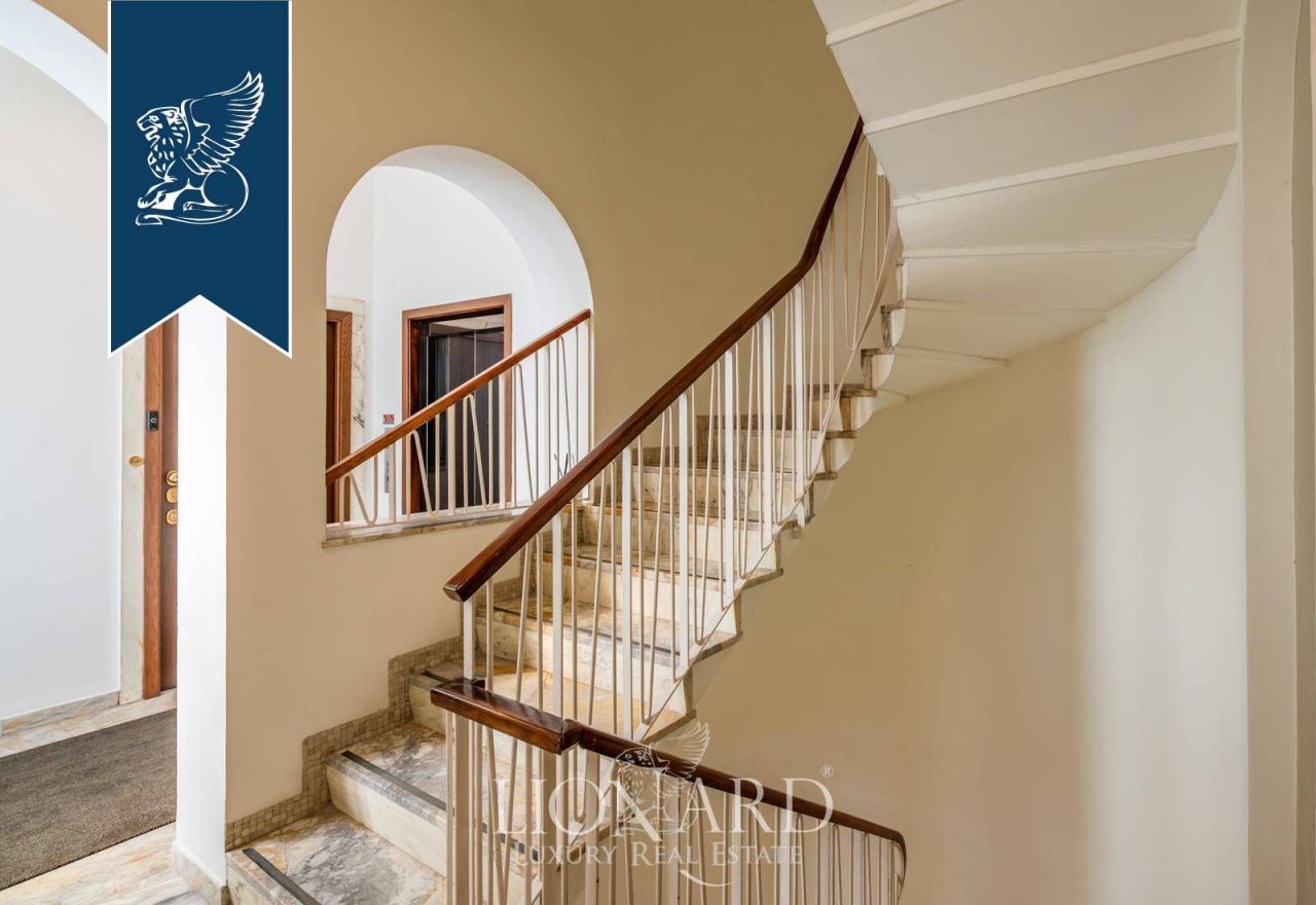 Apartment in Milan, Italy, 106 m² - picture 14