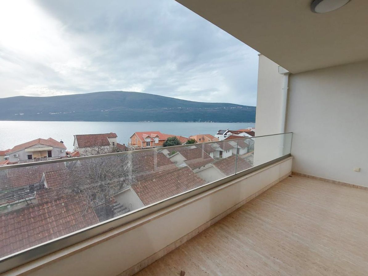 Appartement à Herceg-Novi, Monténégro, 91 m² - image 1