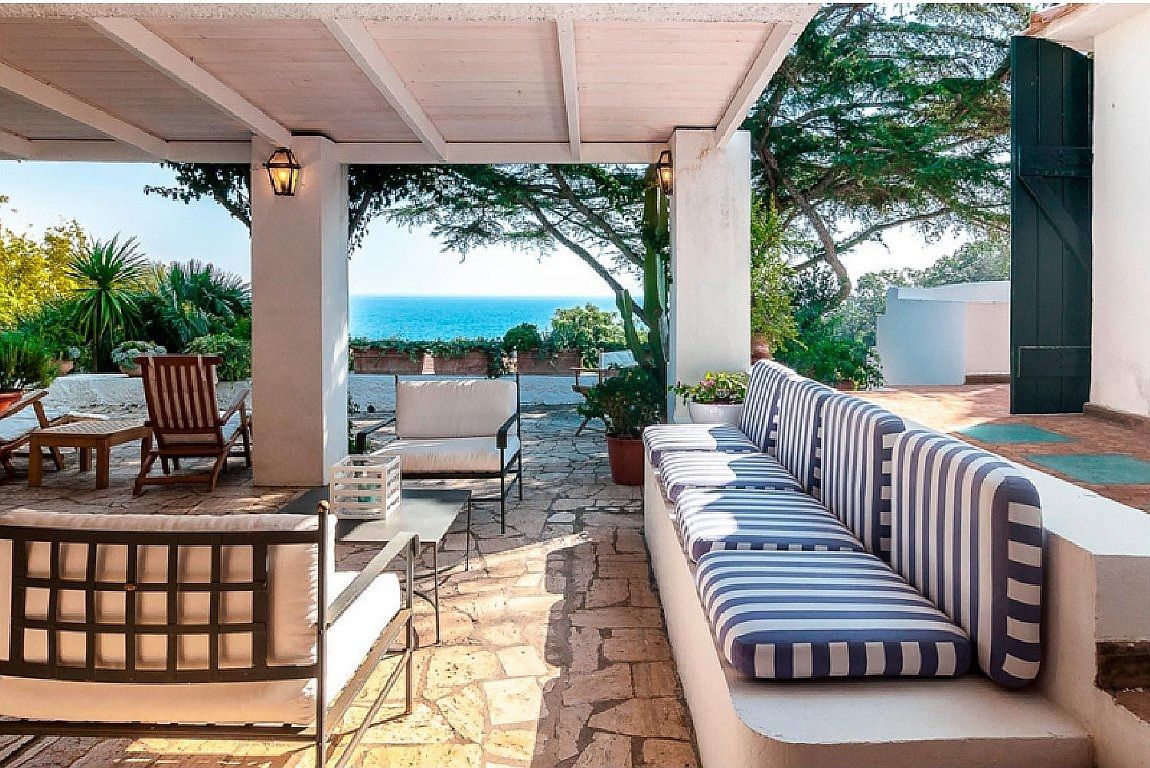 Villa in San Felice Circeo, Italy, 220 m² - picture 1