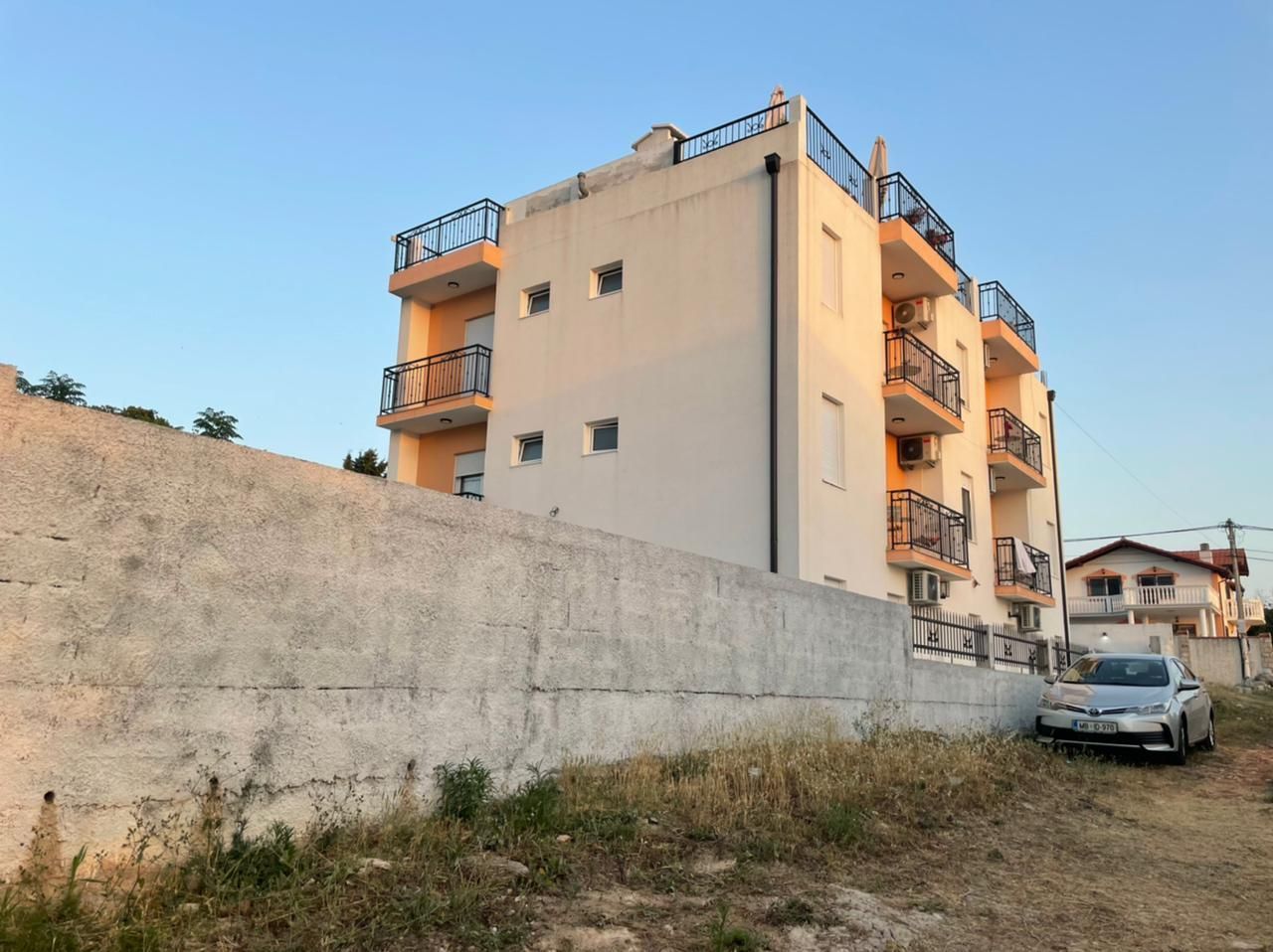 House in Bar, Montenegro, 400 m² - picture 8