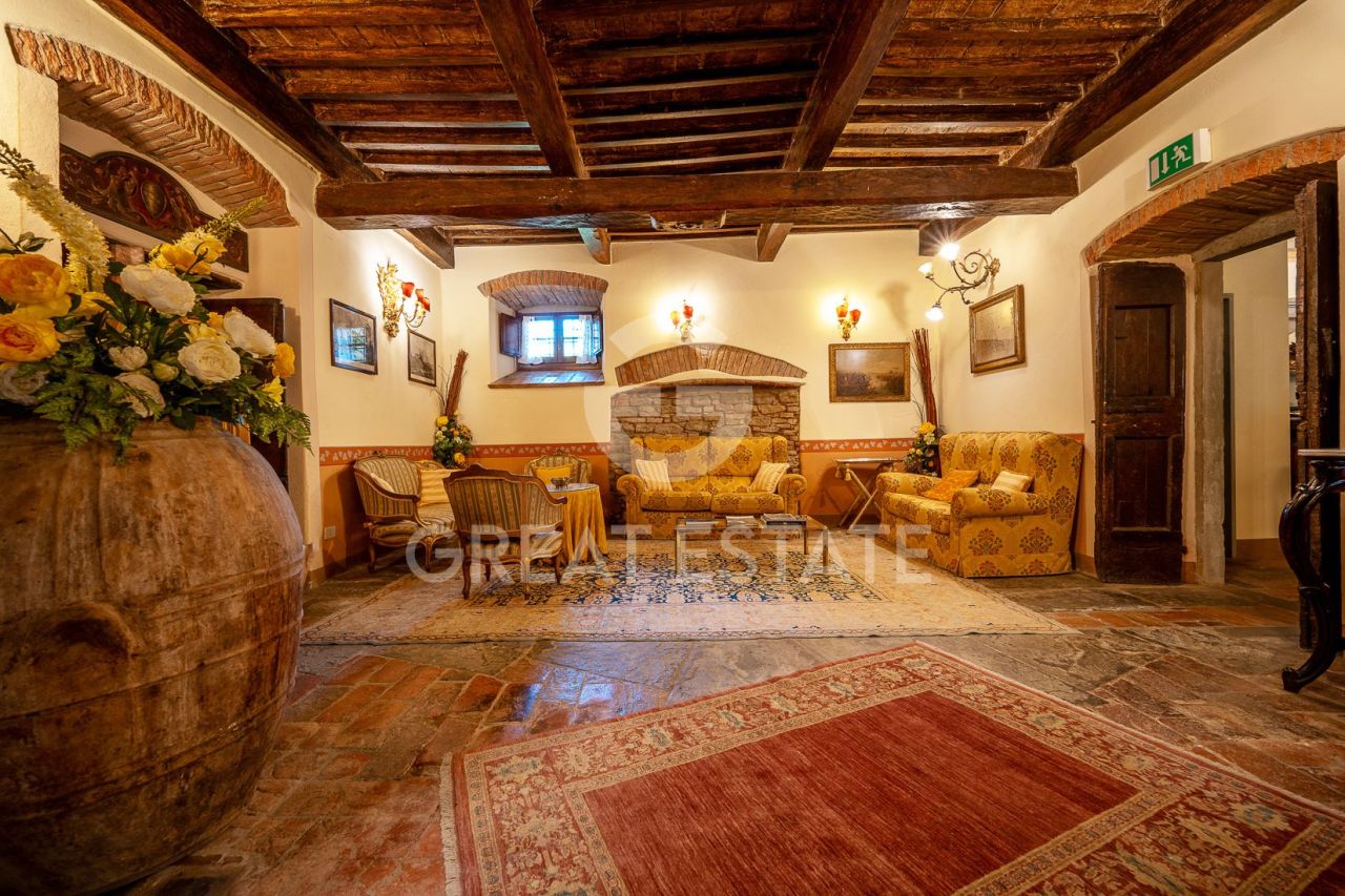 Casa en Cortona, Italia, 944 m² - imagen 11
