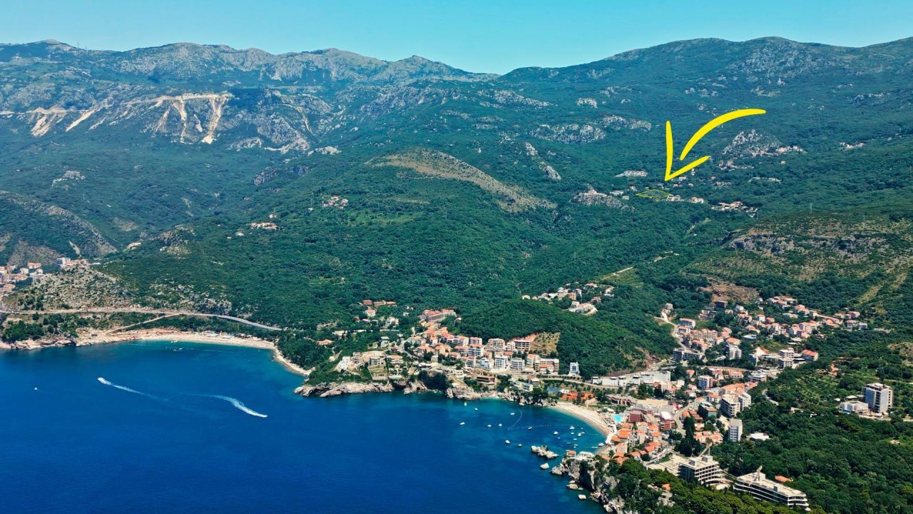 Land in Budva, Montenegro, 732 m² - picture 1