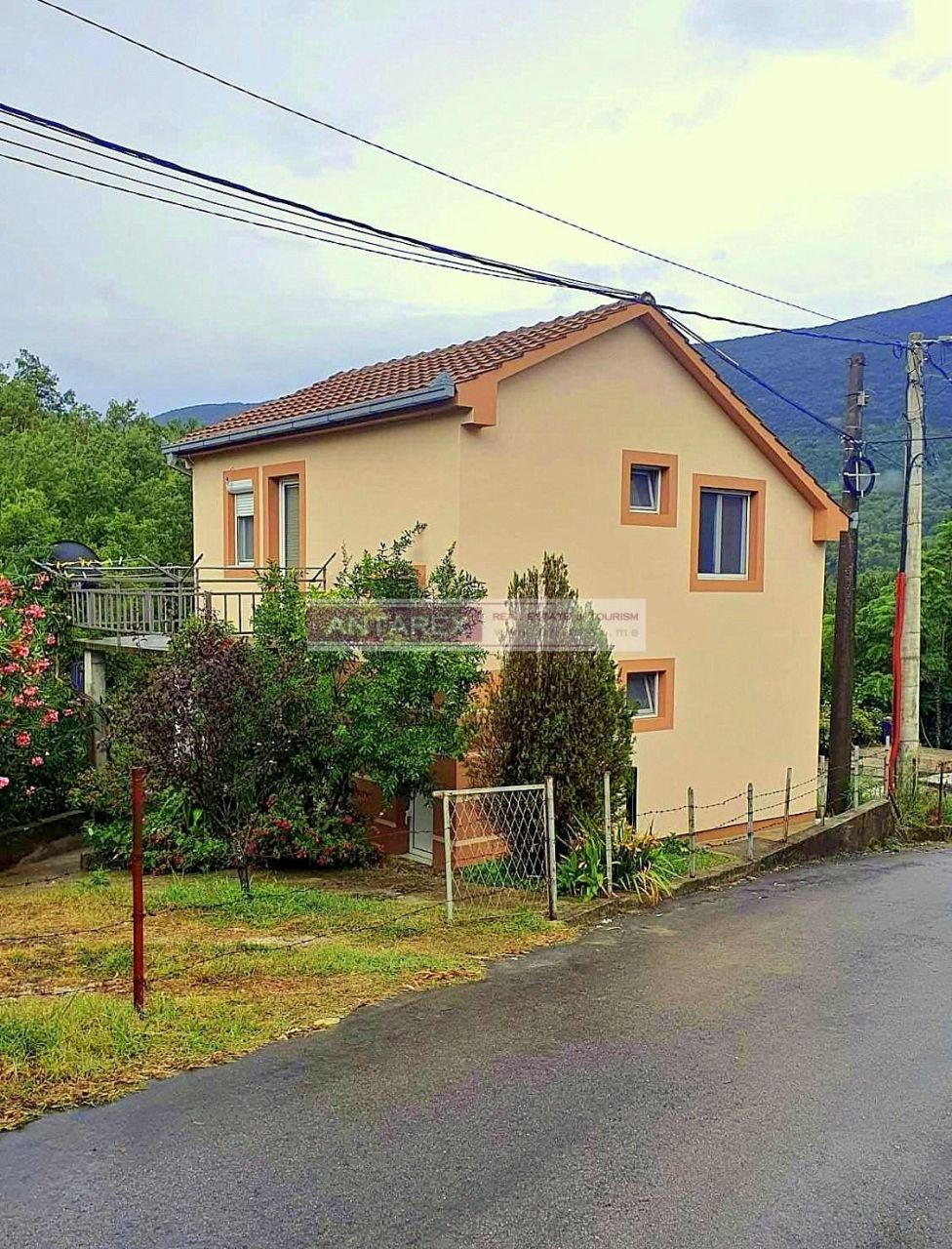 Villa in Igalo, Montenegro, 113 m² - picture 1