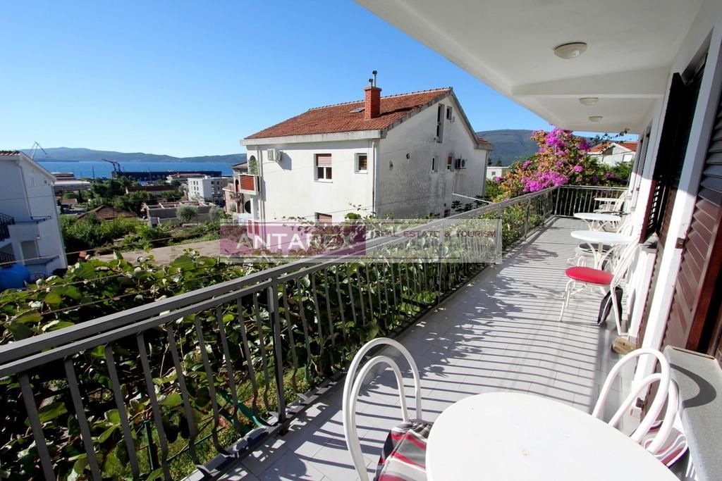 Villa in Bijela, Montenegro, 343 m² - picture 1