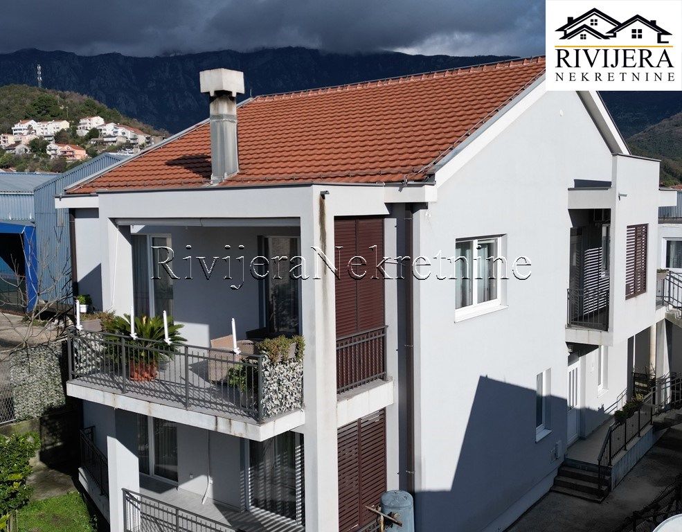 Maison à Herceg-Novi, Monténégro, 256 m² - image 1