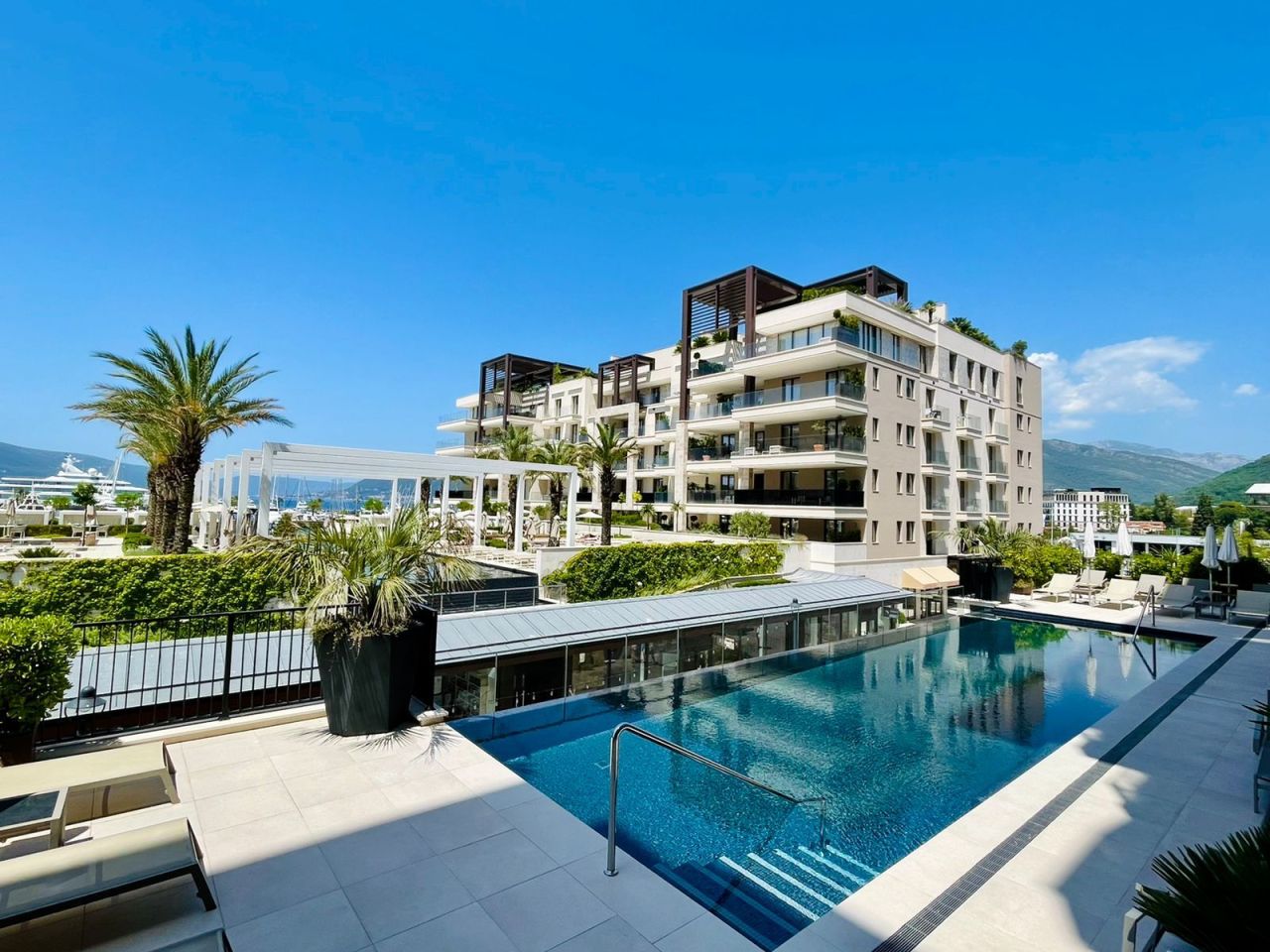 Piso en Tivat, Montenegro, 146 m² - imagen 1