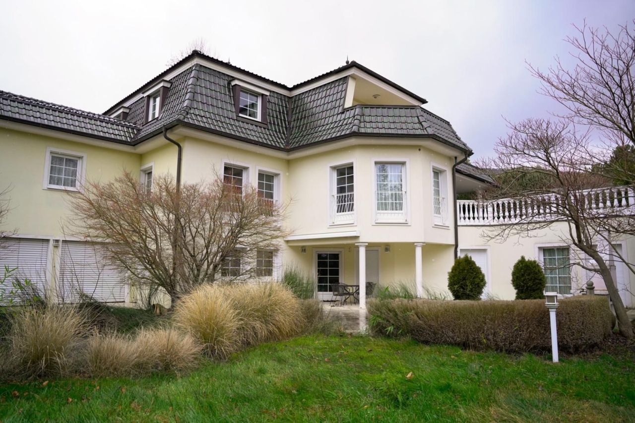Villa Baden, Austria, 424 m² - picture 1