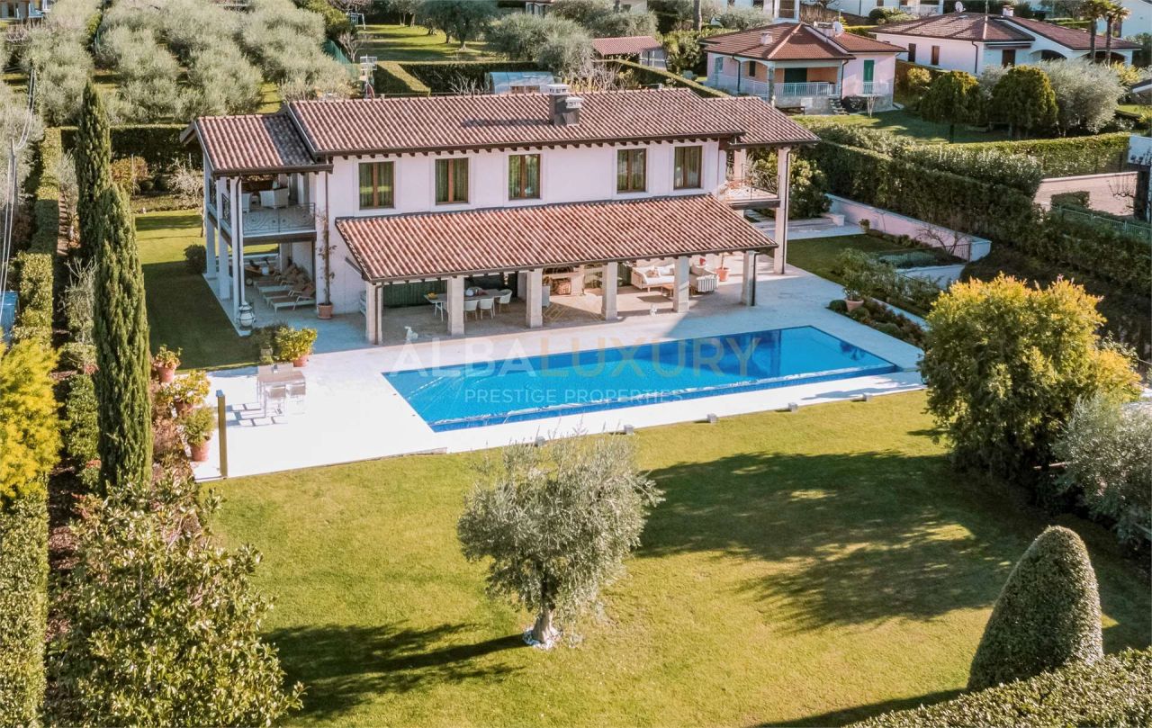 Villa in Bardolino, Italy, 600 m² - picture 1