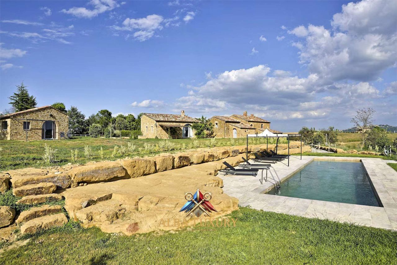 Villa in Torrita di Siena, Italy, 320 m² - picture 1