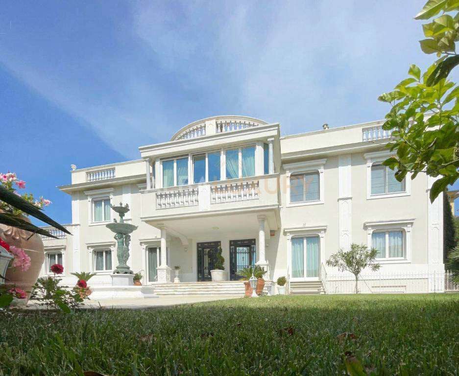 Villa en Livorno, Italia, 740 m² - imagen 1