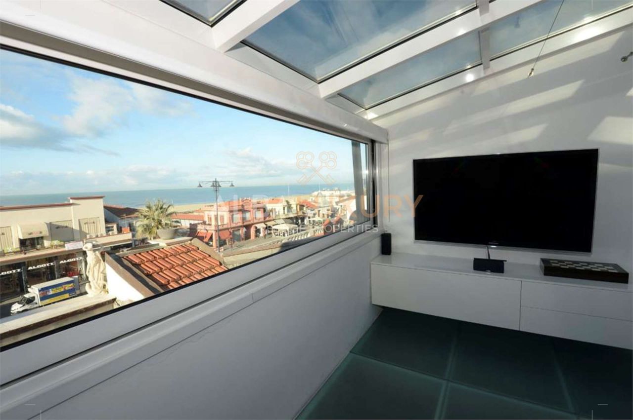 Villa en Viareggio, Italia, 300 m² - imagen 1