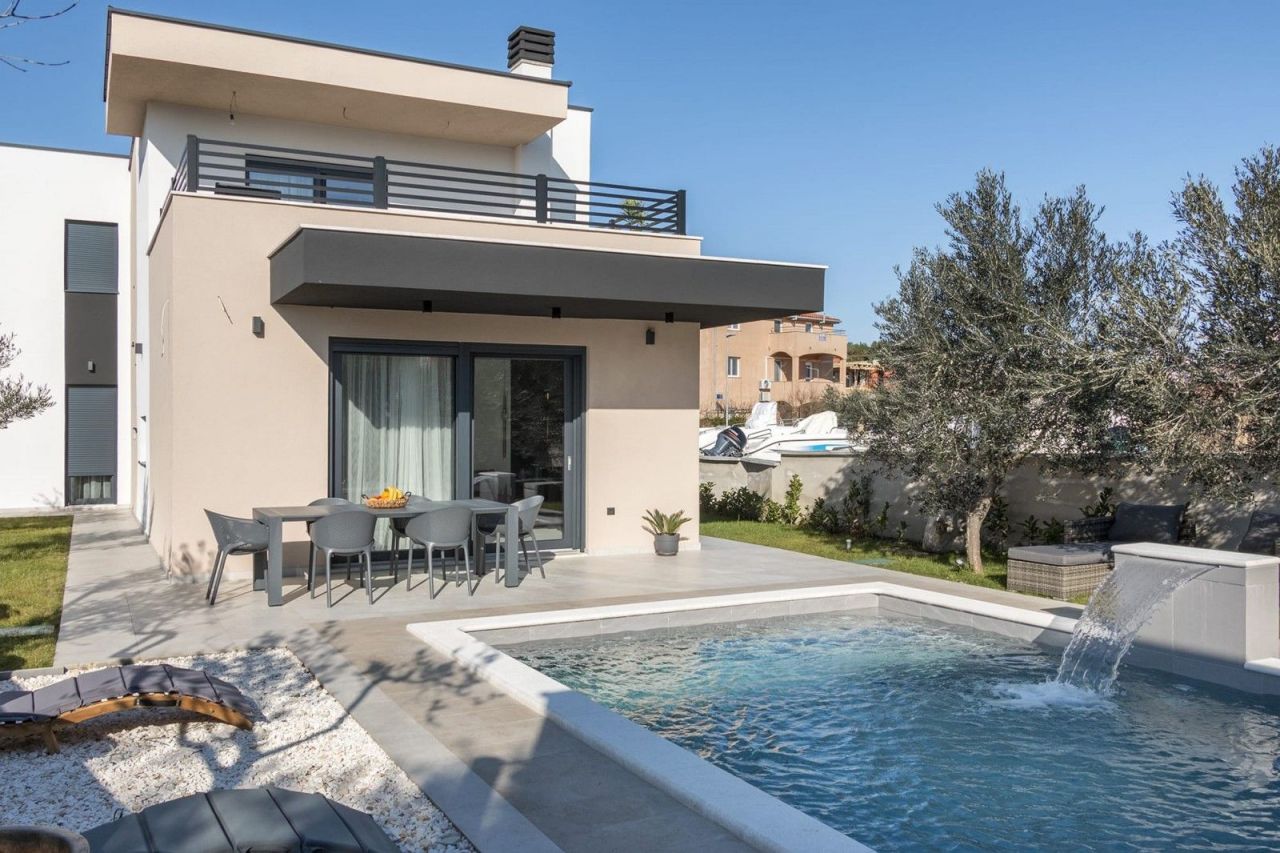 House in Premantura, Croatia, 218 m² - picture 1