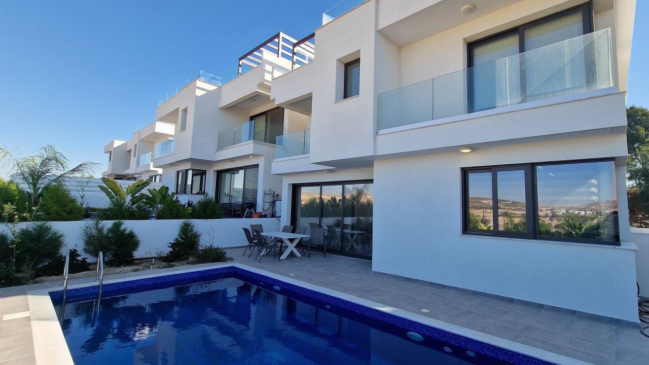 Casa en Lárnaca, Chipre, 250 m² - imagen 1