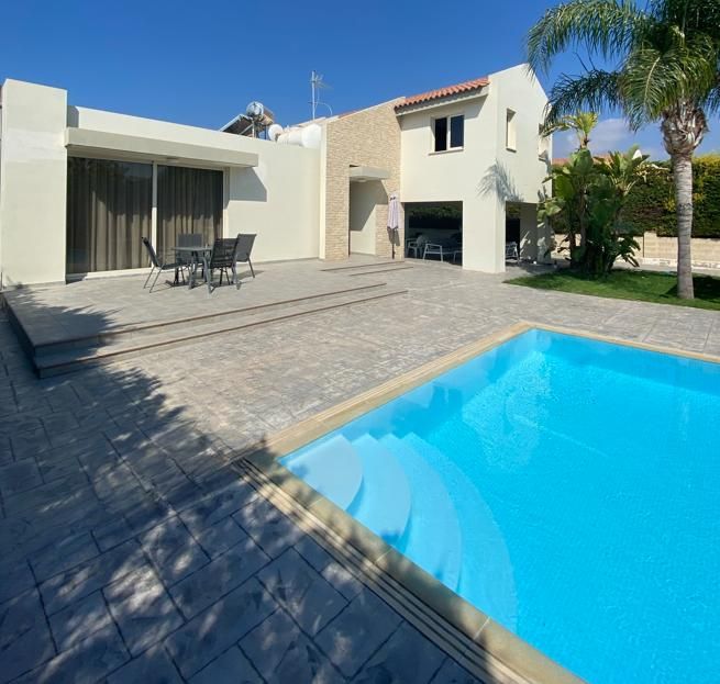Maison à Larnaca, Chypre, 300 m² - image 1