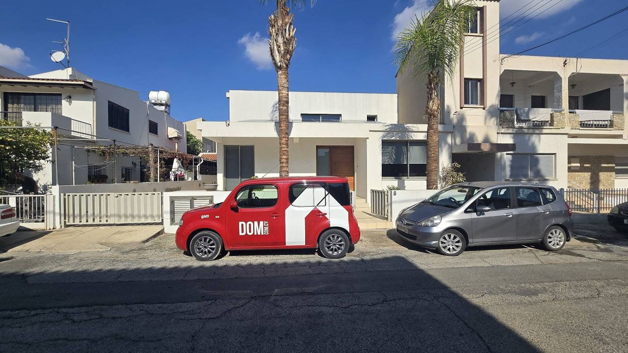 Casa en Lárnaca, Chipre, 360 m² - imagen 1