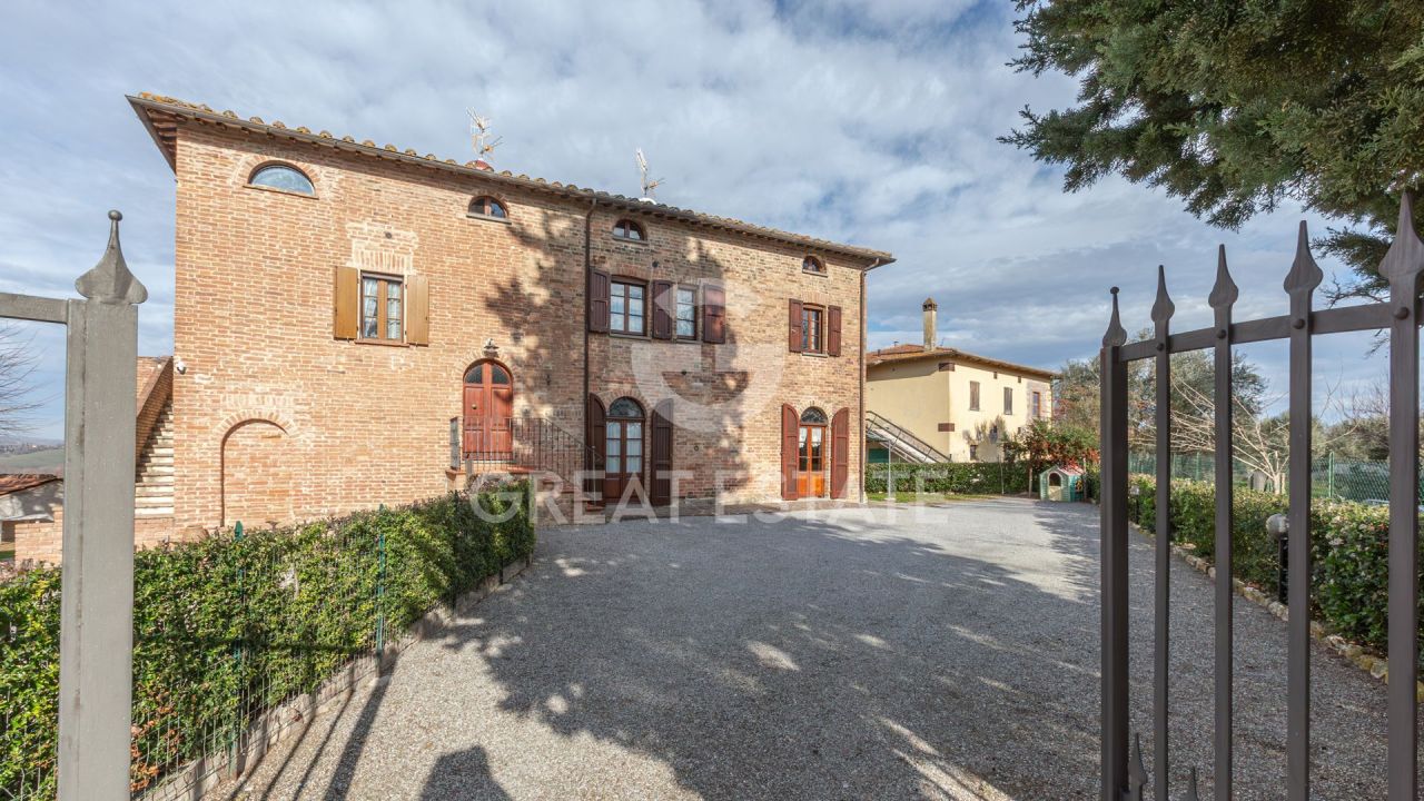 Haus in Chiusi, Italien, 168.5 m² - Foto 1
