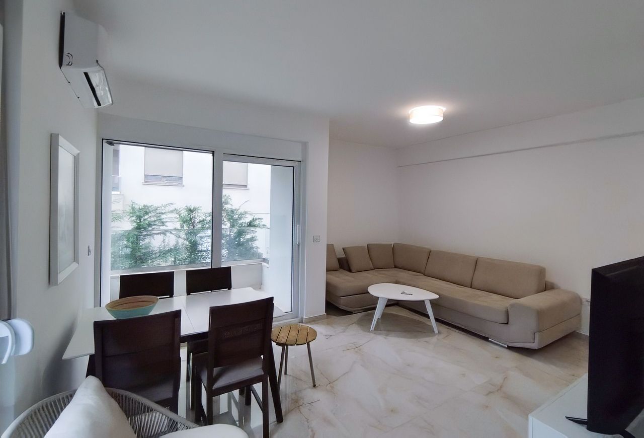 Piso en Herceg-Novi, Montenegro, 68 m² - imagen 1