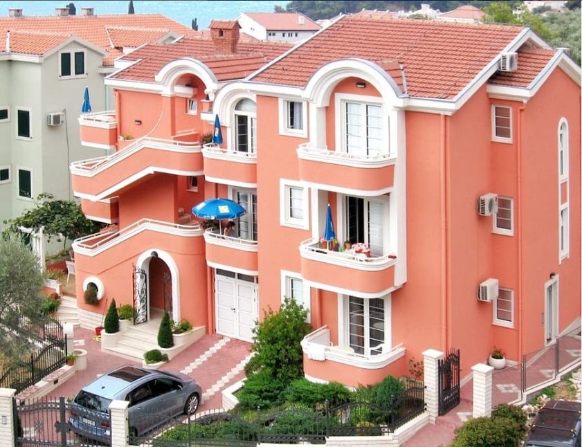 Hotel in Petrovac, Montenegro, 600 m² - picture 1