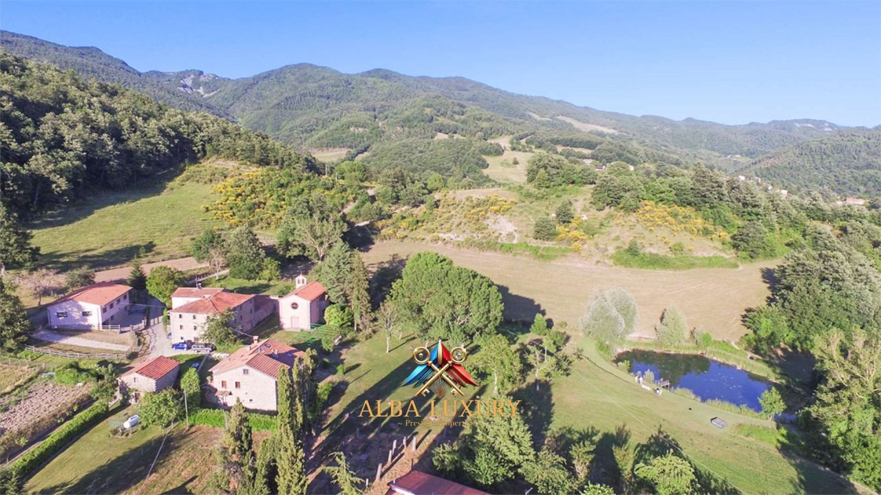 Villa in Pieve Santo Stefano, Italien, 4 100 m² - Foto 1