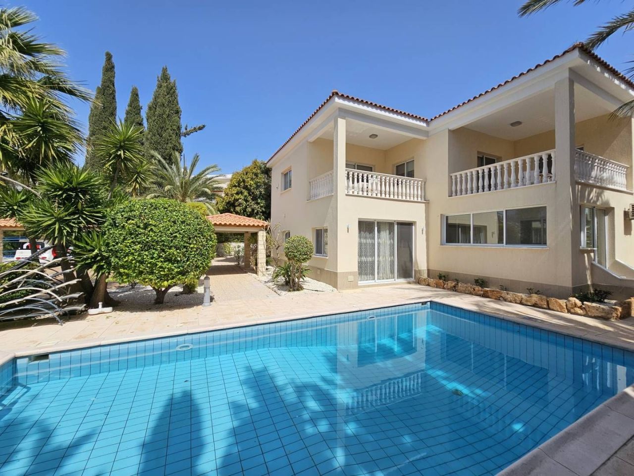 Maison à Pejia, Chypre, 350 m² - image 1