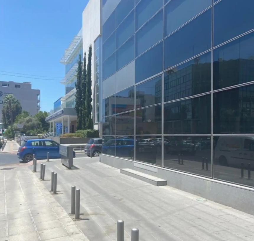 Oficina en Limasol, Chipre, 200 m² - imagen 1