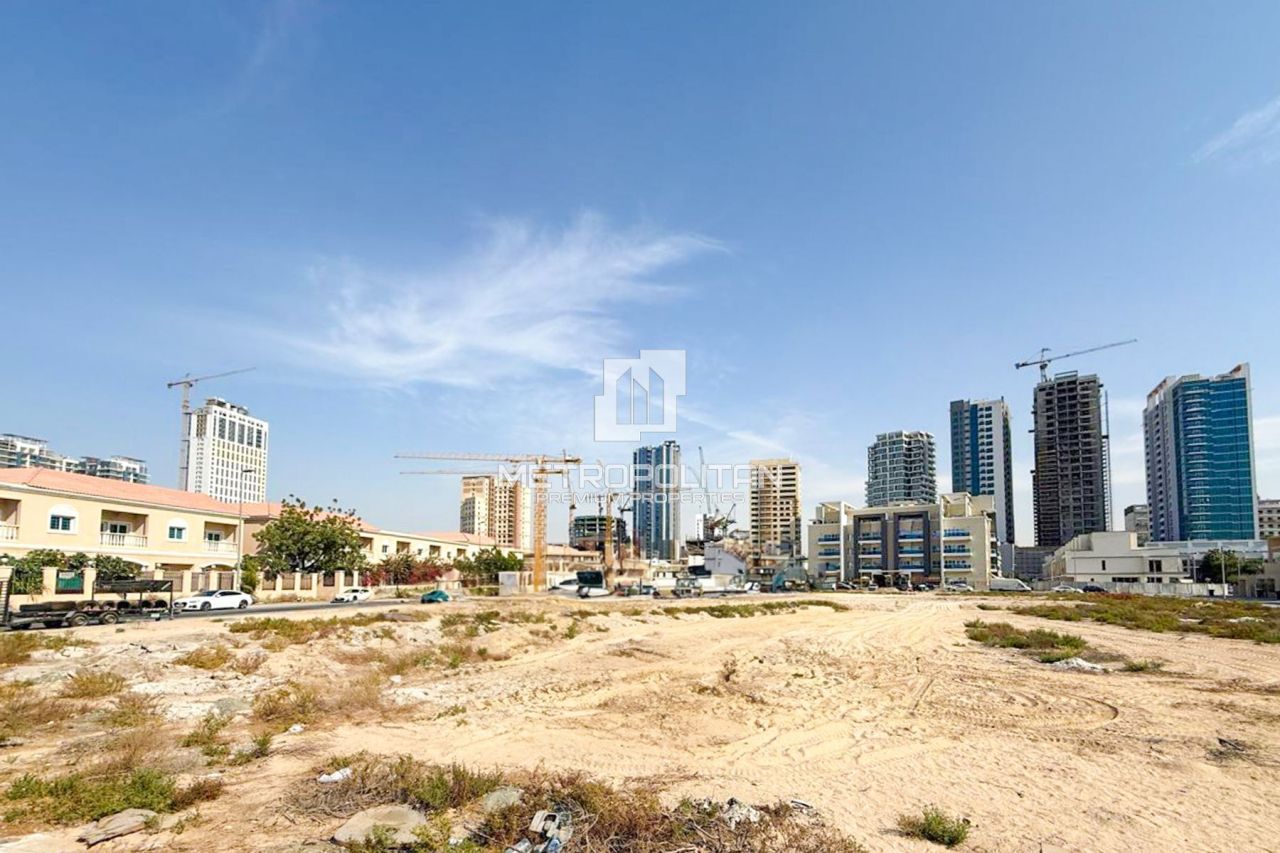 Commercial property in Dubai, UAE, 7 967 m² - picture 1