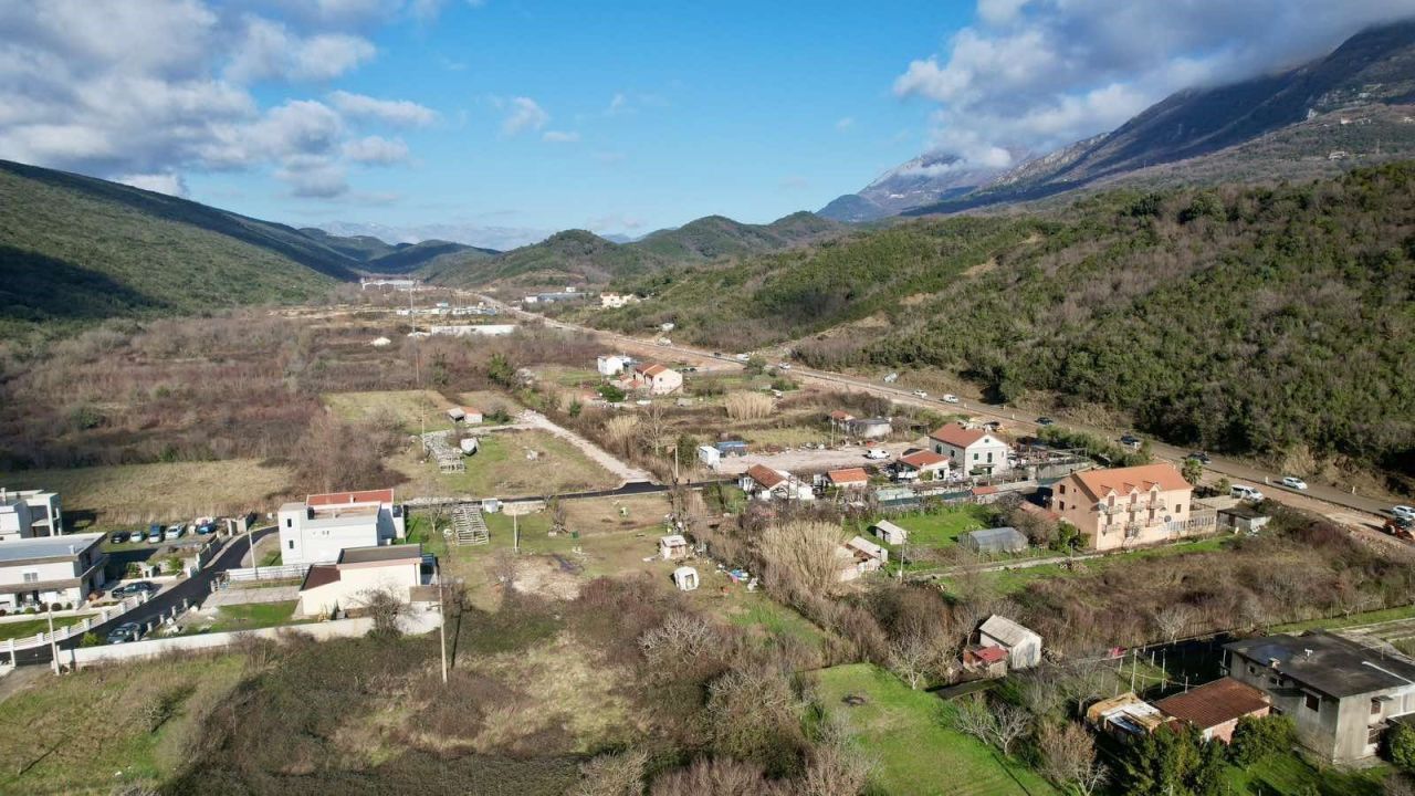 Grundstück in Radanovici, Montenegro, 2 000 m² - Foto 1