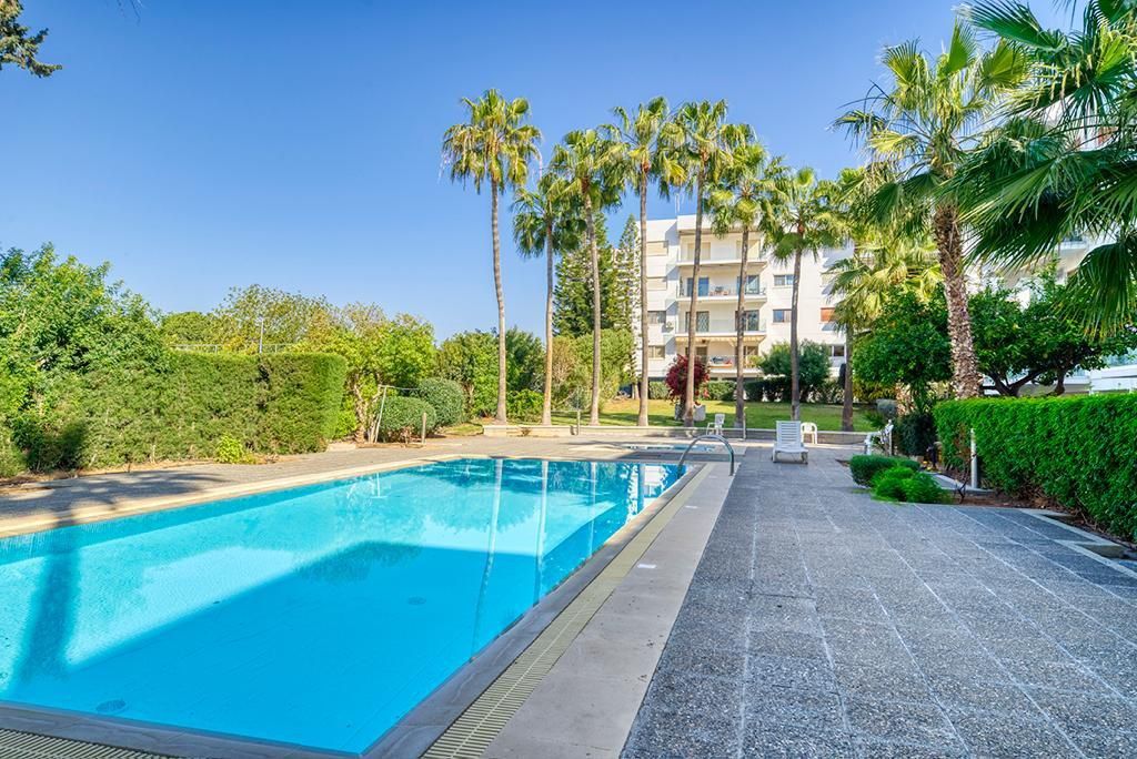 Piso en Agios Tychon, Chipre, 190 m² - imagen 1