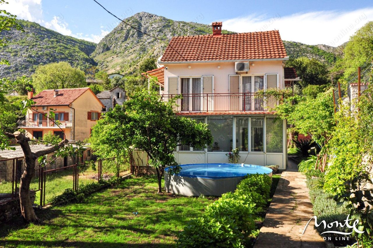 Haus in Kotor, Montenegro, 105 m² - Foto 1