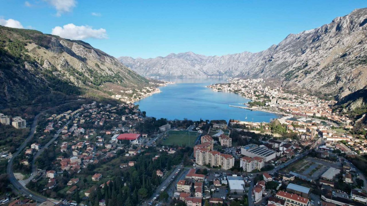 Terrain à Kotor, Monténégro, 12 000 m² - image 1