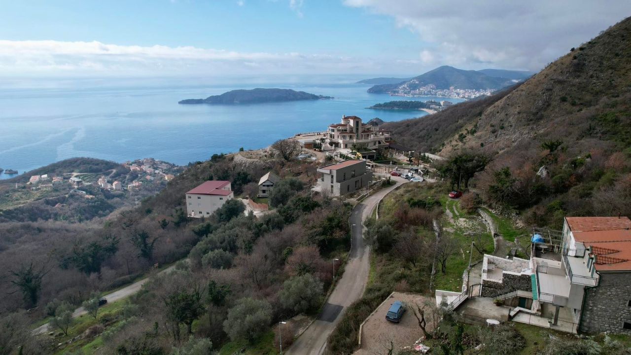 Land in Budva, Montenegro, 590 m² - picture 1