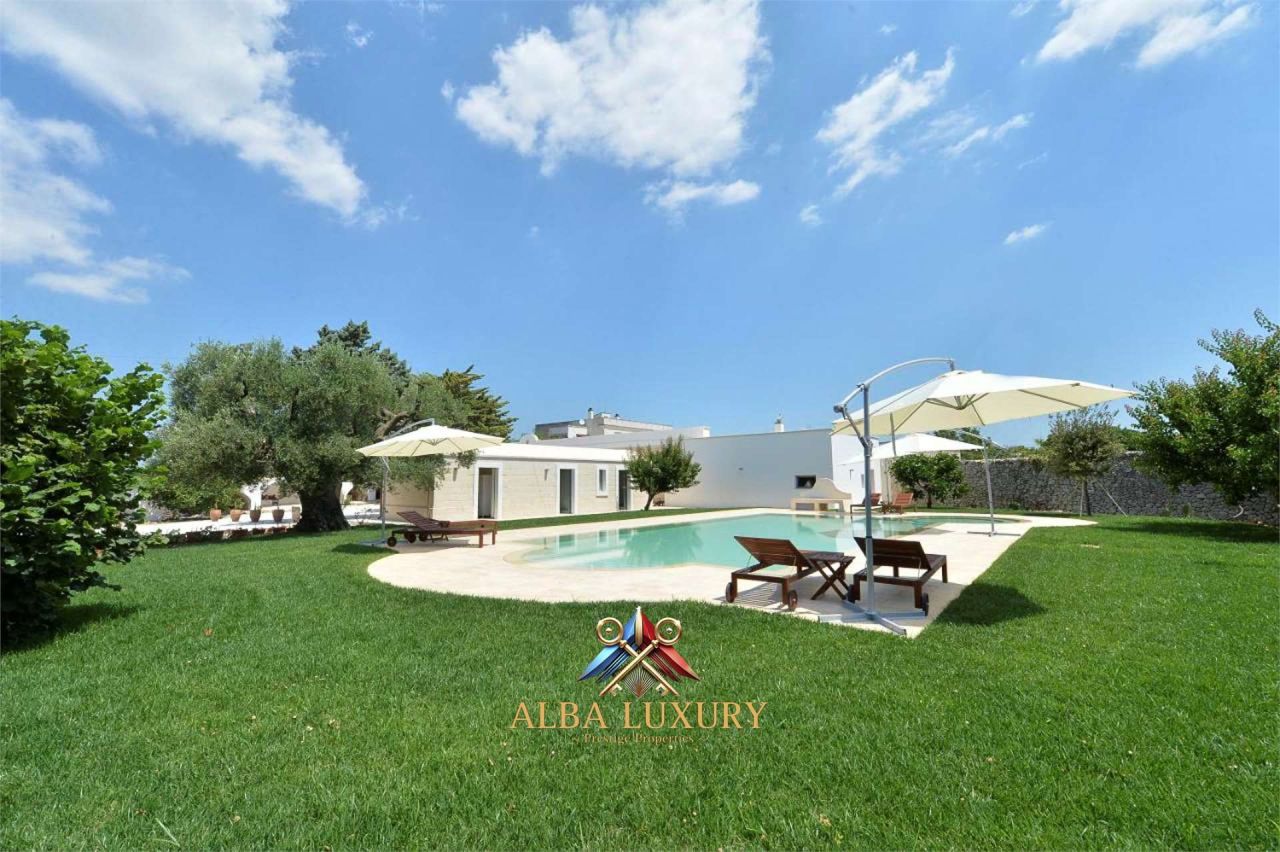 Villa in Ceglie Messapica, Italy, 650 m² - picture 1