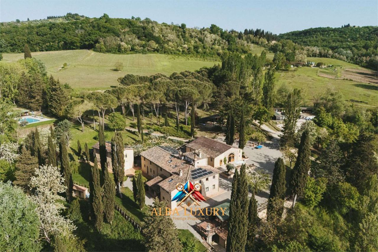 Villa Strada Fontazzi, Italy, 1 200 m² - picture 1