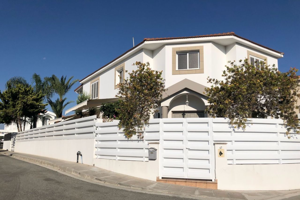 Casa en Lárnaca, Chipre, 255 m² - imagen 1