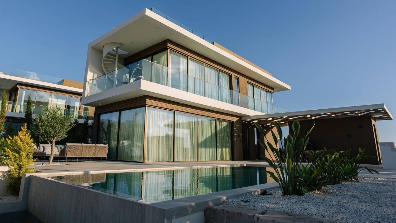 Maison à Pejia, Chypre, 587 m² - image 1