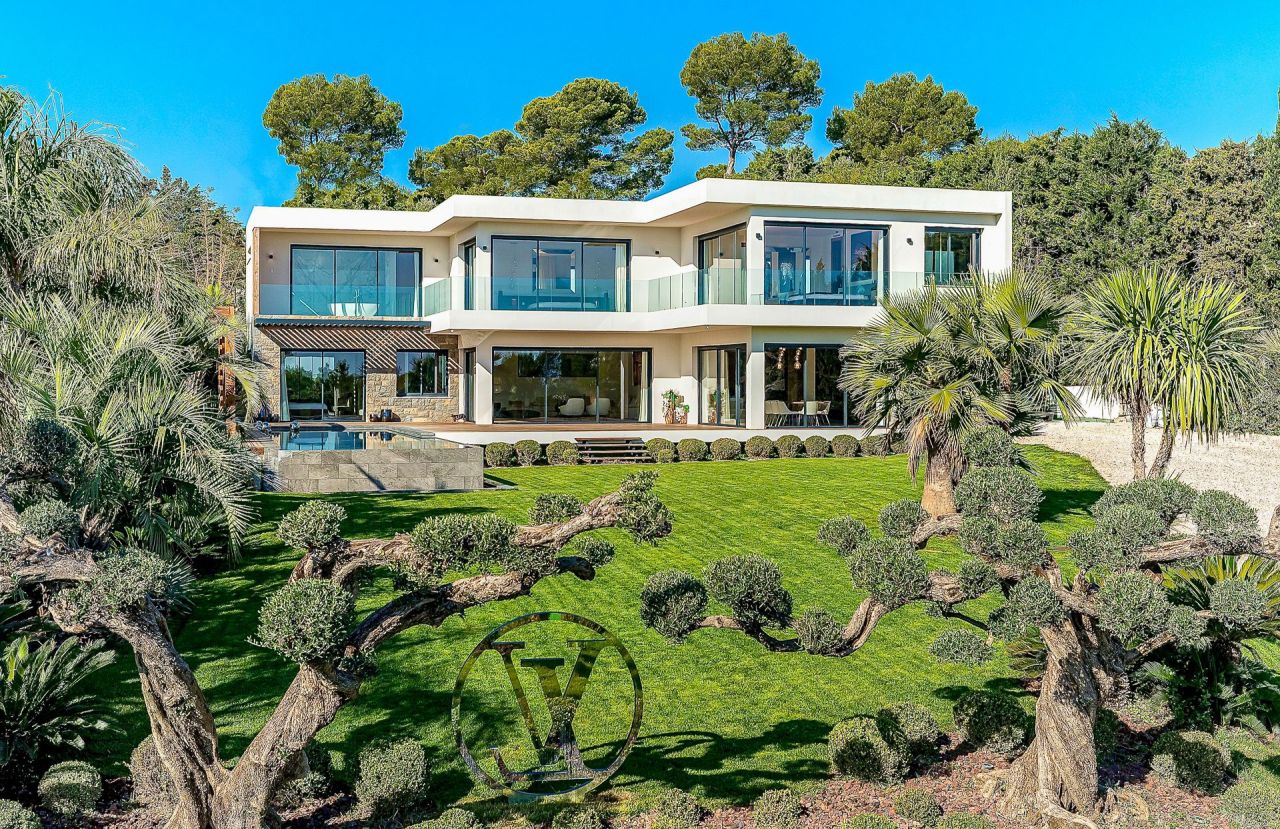 Villa in Mougins, France, 650 m² - picture 1
