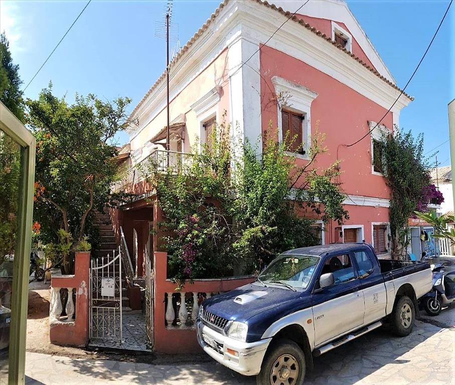 House in Corfu, Greece, 290 m² - picture 1