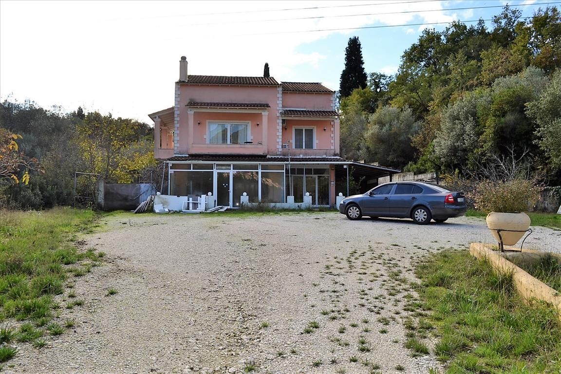 House in Corfu, Greece, 400 m² - picture 1
