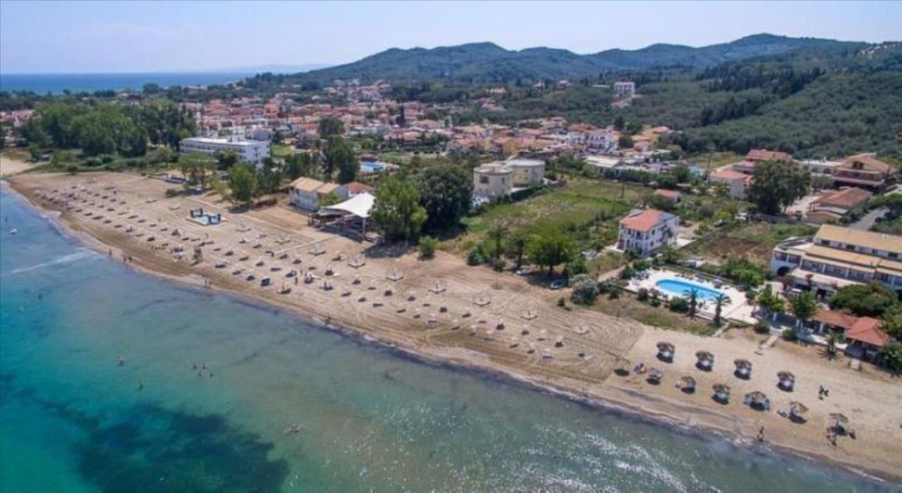 Terrain à Syvota, Grèce, 4 451 m² - image 1