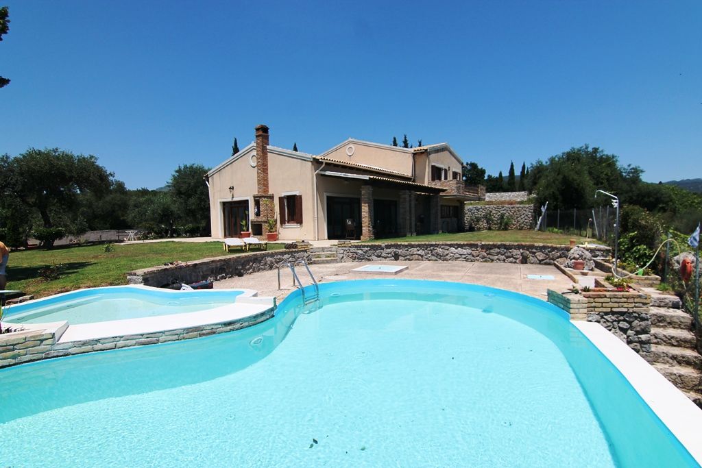 Villa à Corfou, Grèce, 300 m² - image 1