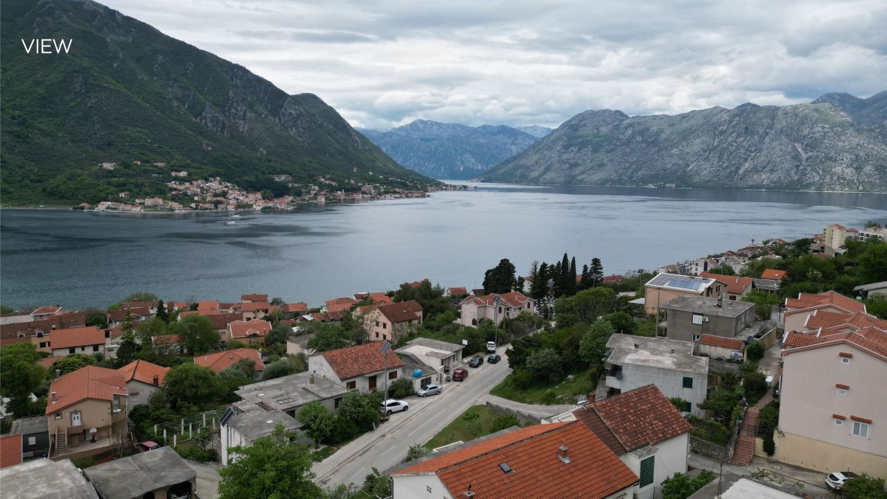 Terrain à Kotor, Monténégro, 2 451 m² - image 1